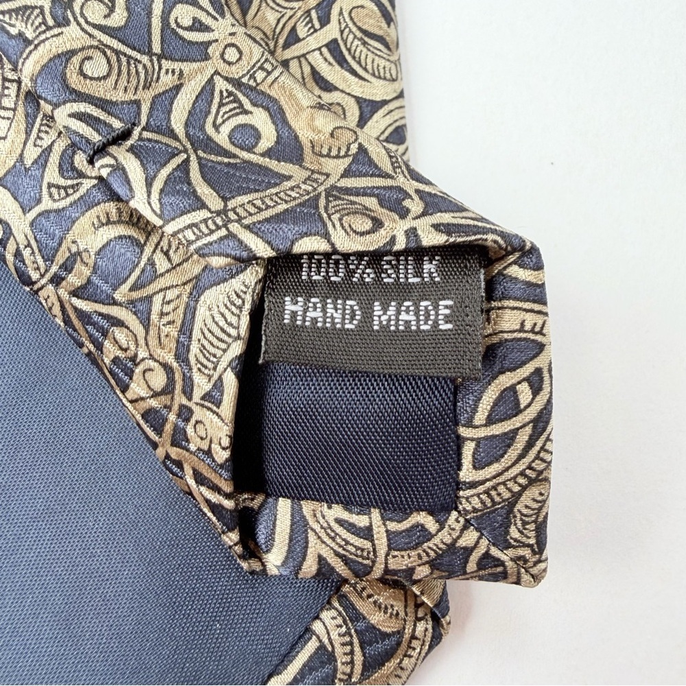 Men’s The Morgan Library Celtic Knot And Dog Pattern Silk Necktie - Picture 5 of 5